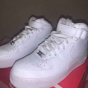 Boys Air Force 1 mids